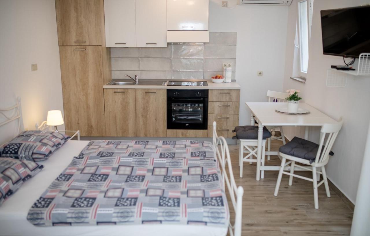 Apartments Makaus Supetarska Draga Exterior photo